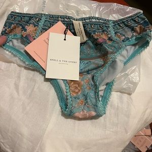 Spell sea shell small NWT